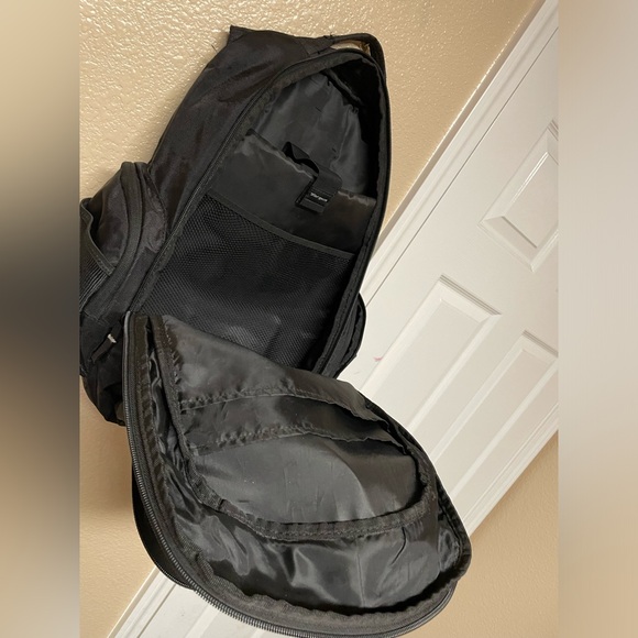 Targus Black Spacious Laptop Backpack Waist Strap - Picture 7 of 12